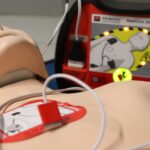 Come utilizzare un defibrillatore: ecco i corsi di CNA Servizi